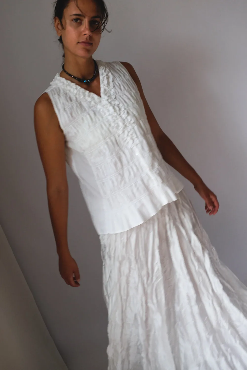 WHITE CRINKLED VEST TOP