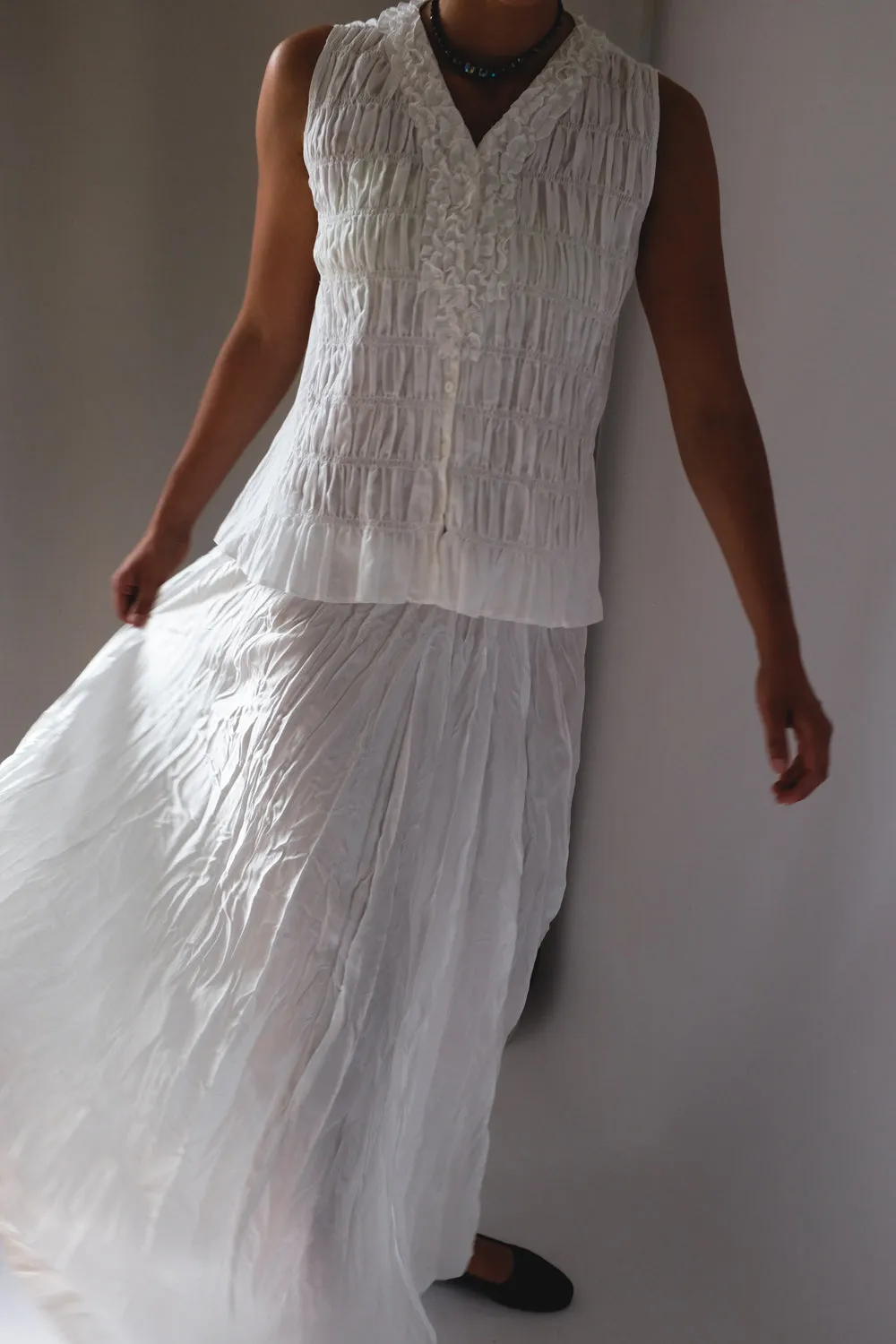 WHITE CRINKLED VEST TOP