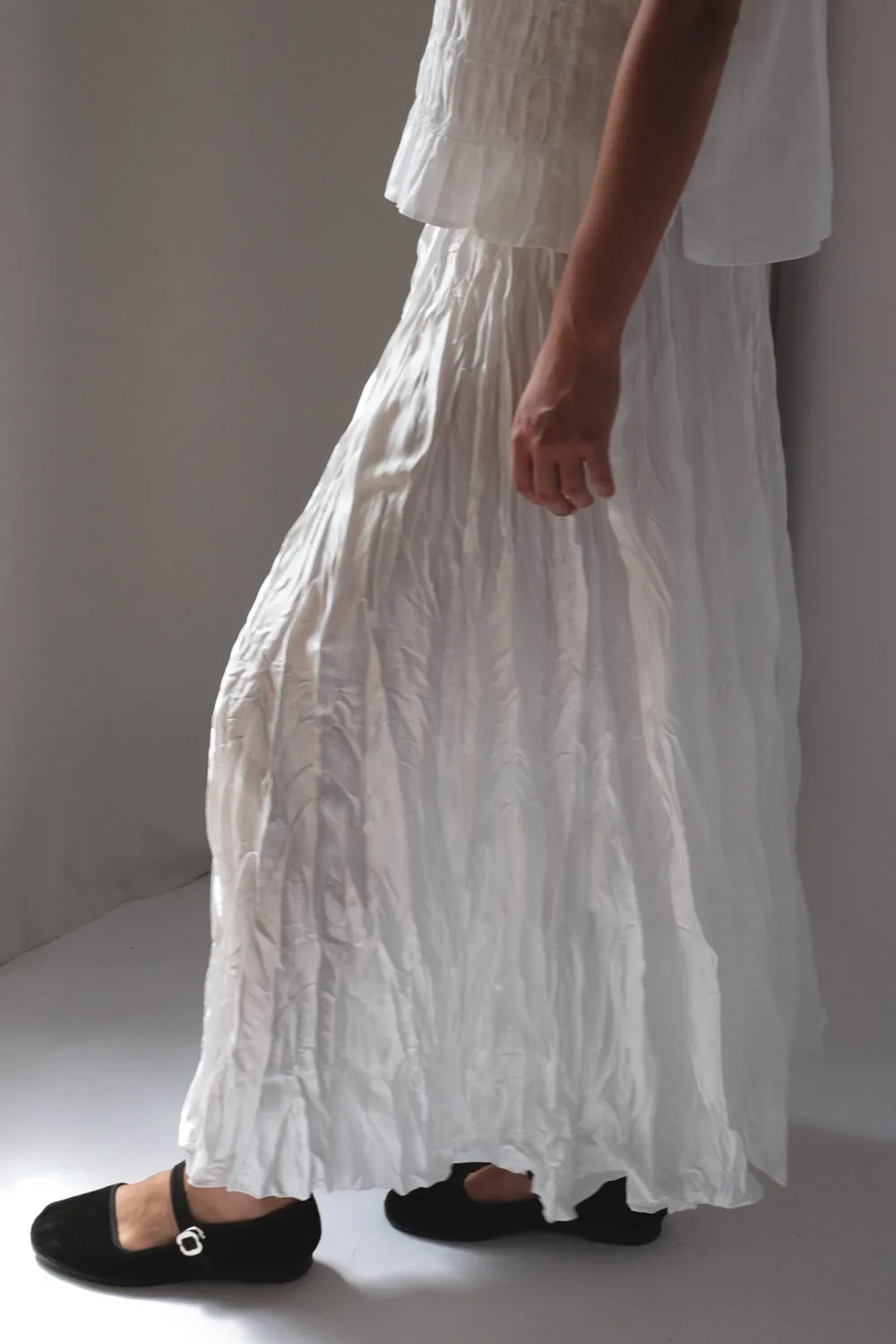 WHITE CRINKLED VEST TOP